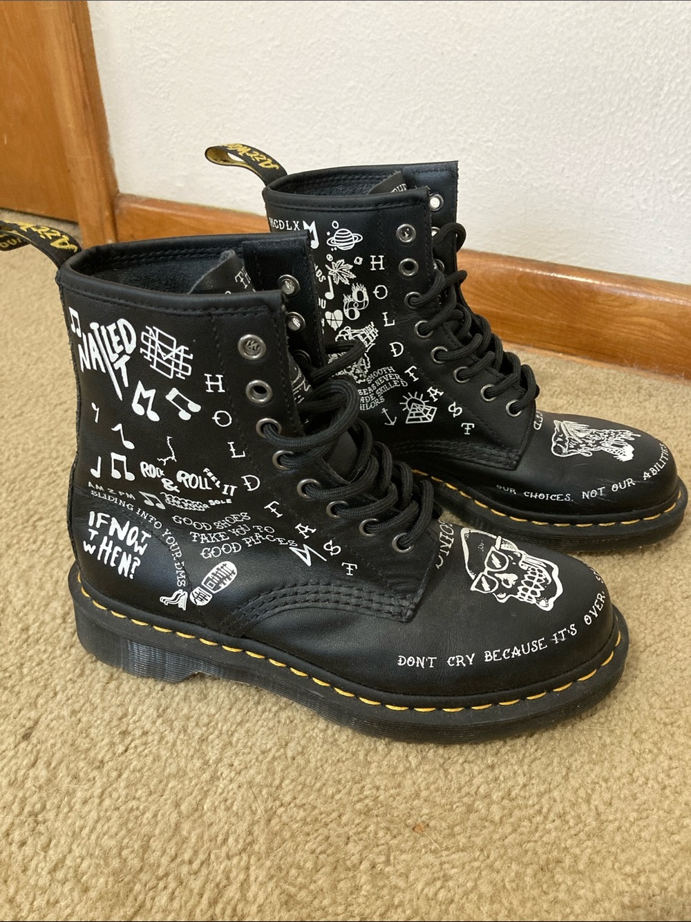 Dr Martens 1460 Scribble Boots Size 7